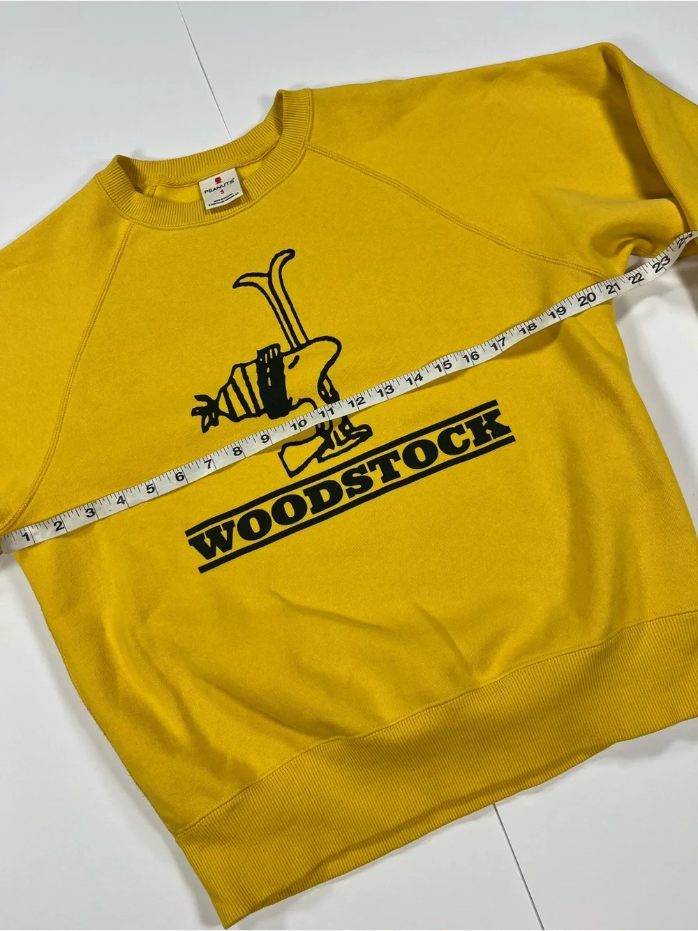 Peanuts Woodstock Yellow Ski Graphic Crewneck Pullover Sweatshirt Size Small